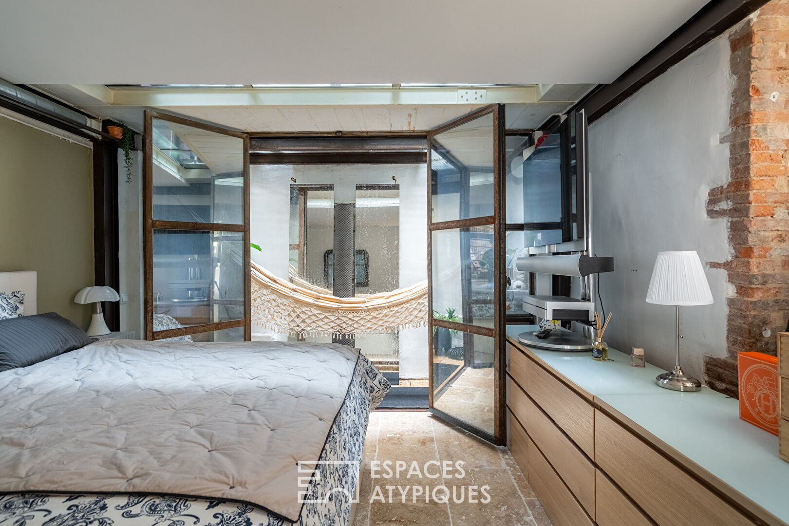 Loft d’exception – 80 M² de lumière et de matières brutes au coeur de Vauban