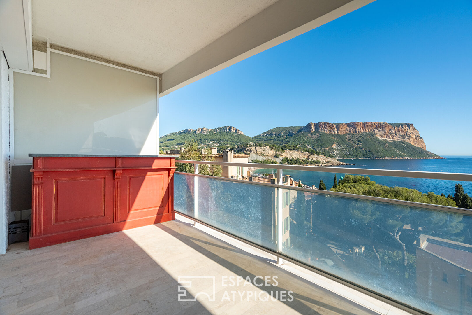 Top floor apartment with panoramic view