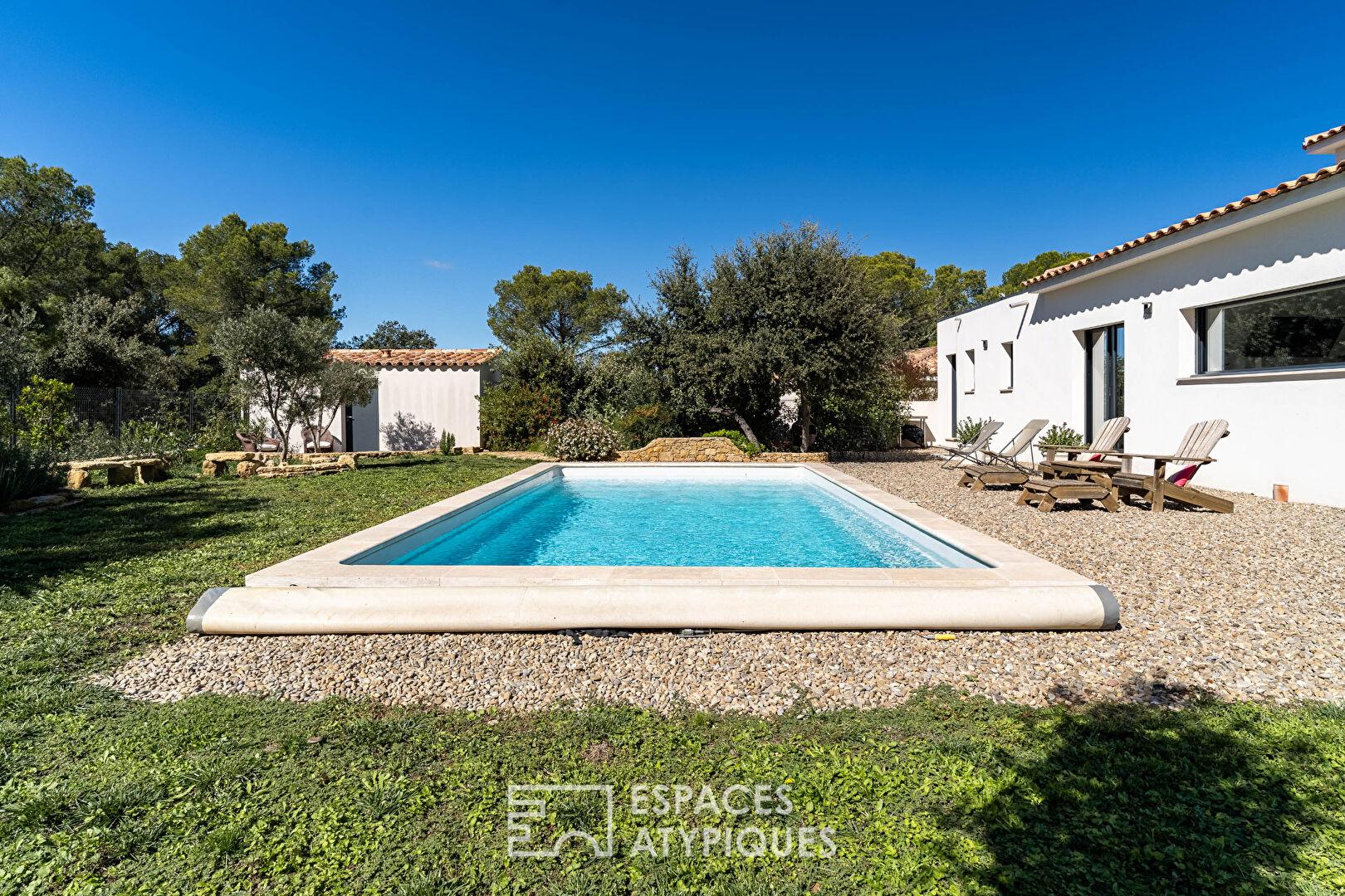 Villa Contemporaine et son Jardin Provençal