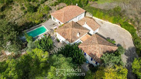 Provencal villa facing nature