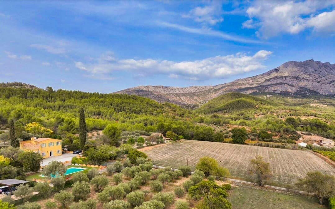 Bastide Provençale avec vue exceptionnelle  sur la Sainte-Victoire