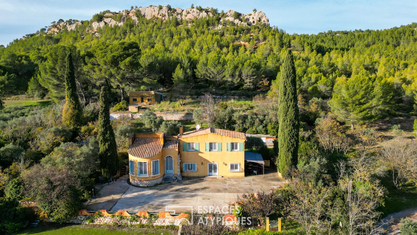 Bastide Provençale avec vue exceptionnelle  sur la Sainte-Victoire