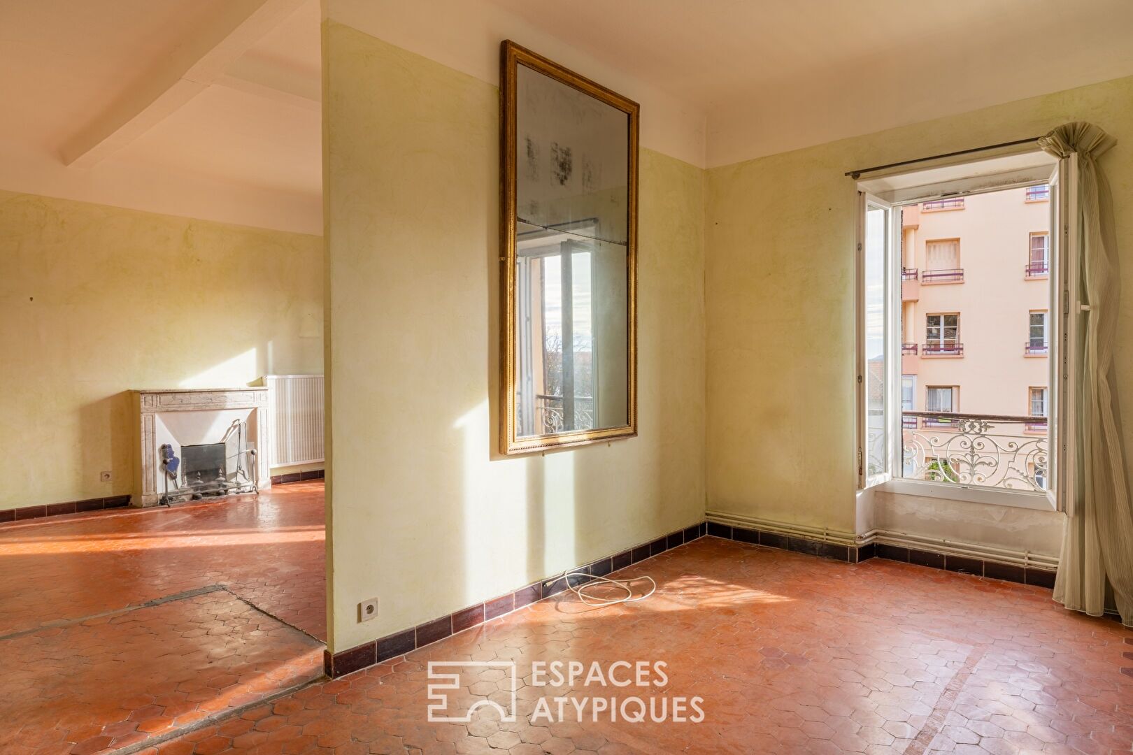 Appartement à Rénover dans une Maison Bourgeoise