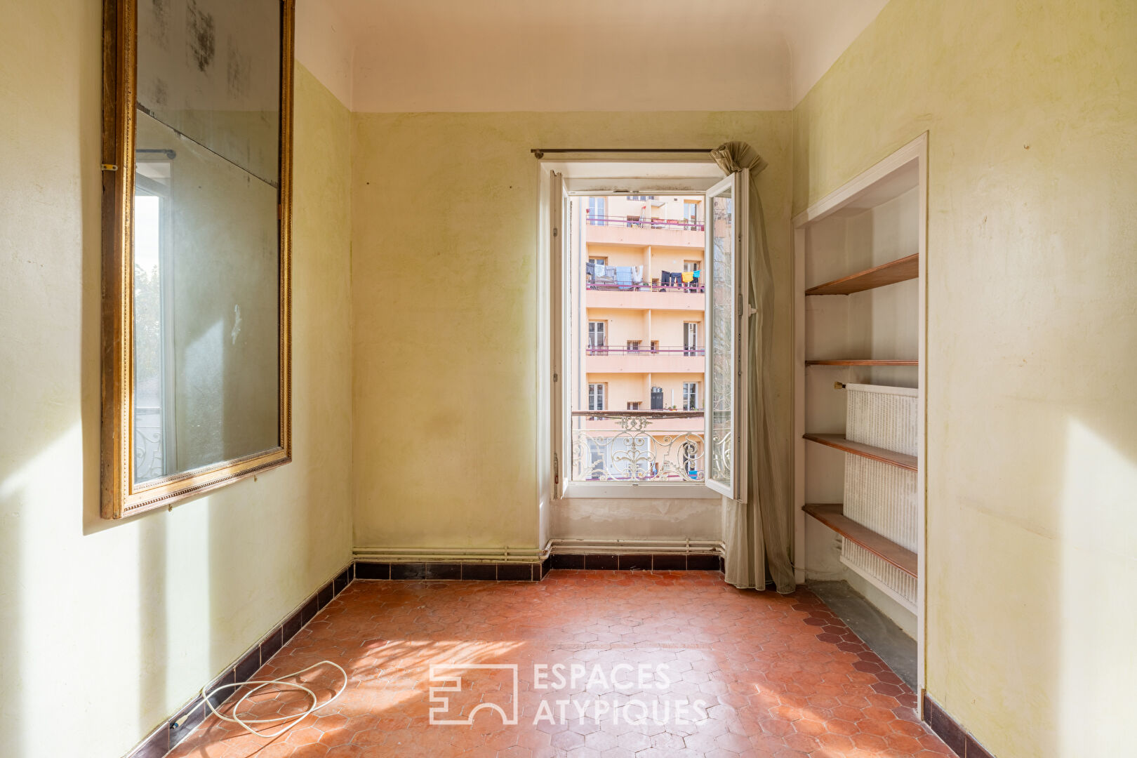 Appartement à Rénover dans une Maison Bourgeoise