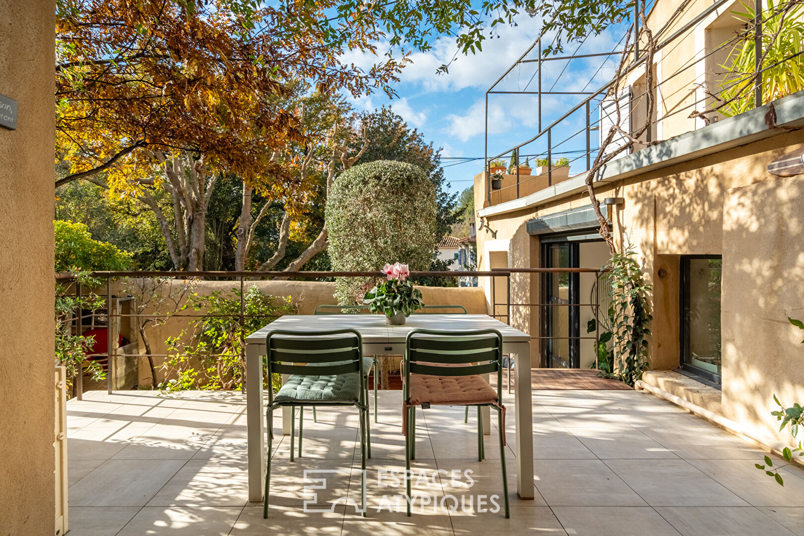 Maison de village avec jardin et terrasses