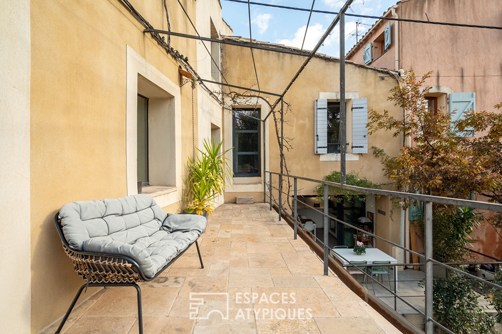 Maison de village avec jardin et terrasses