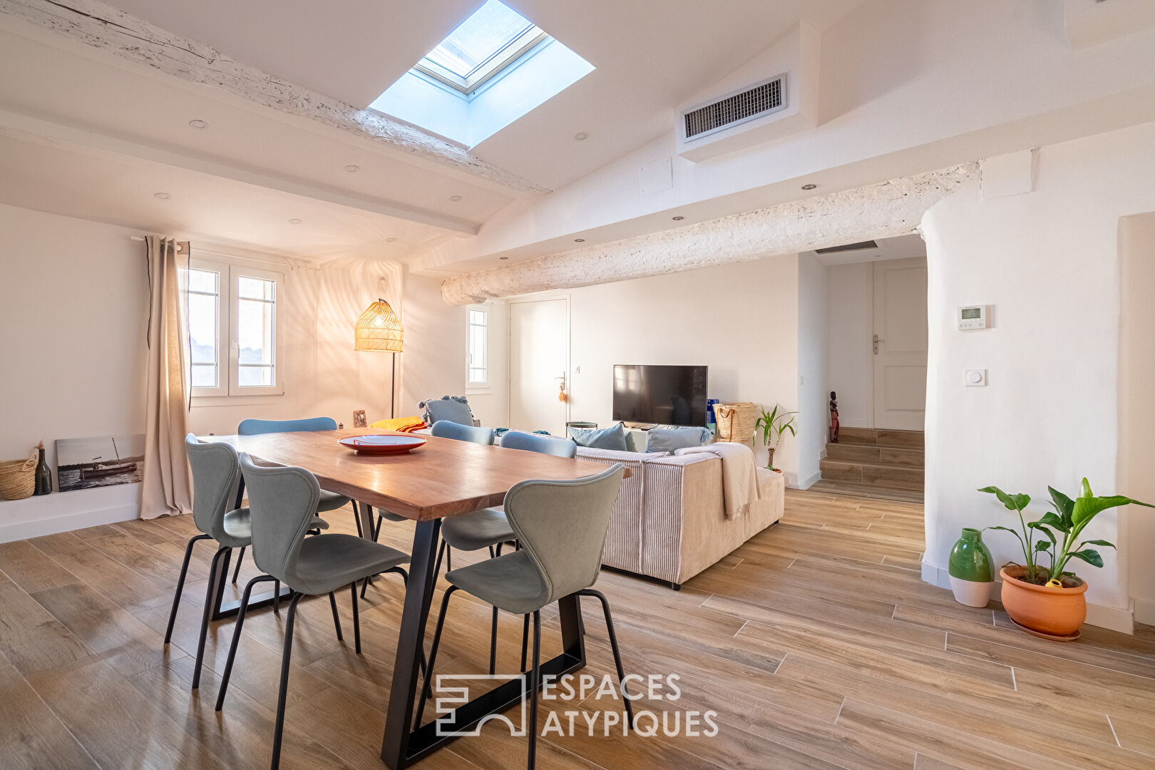 Attic apartment with private parking in the heart of Aix-en-Provence