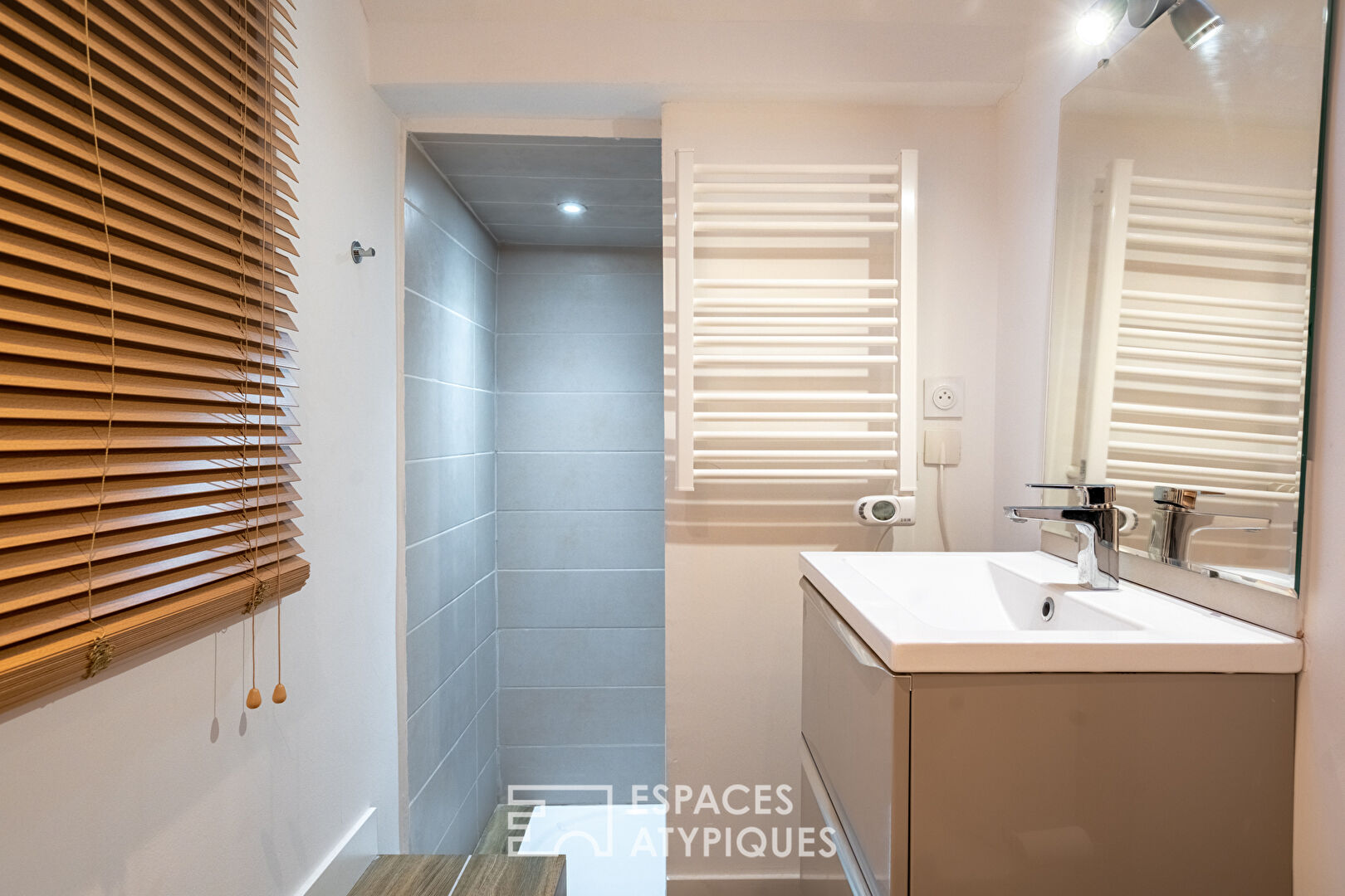 Attic apartment with private parking in the heart of Aix-en-Provence