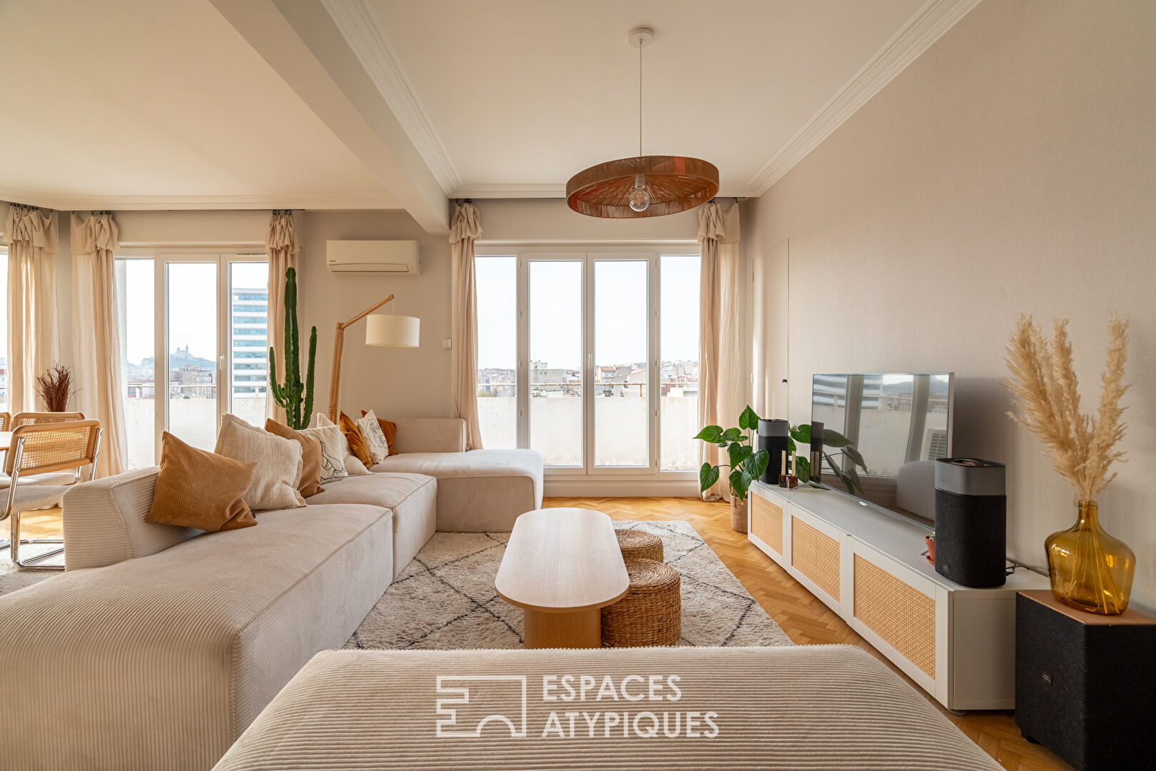 Appartement en étage élevé avec extérieur et vue