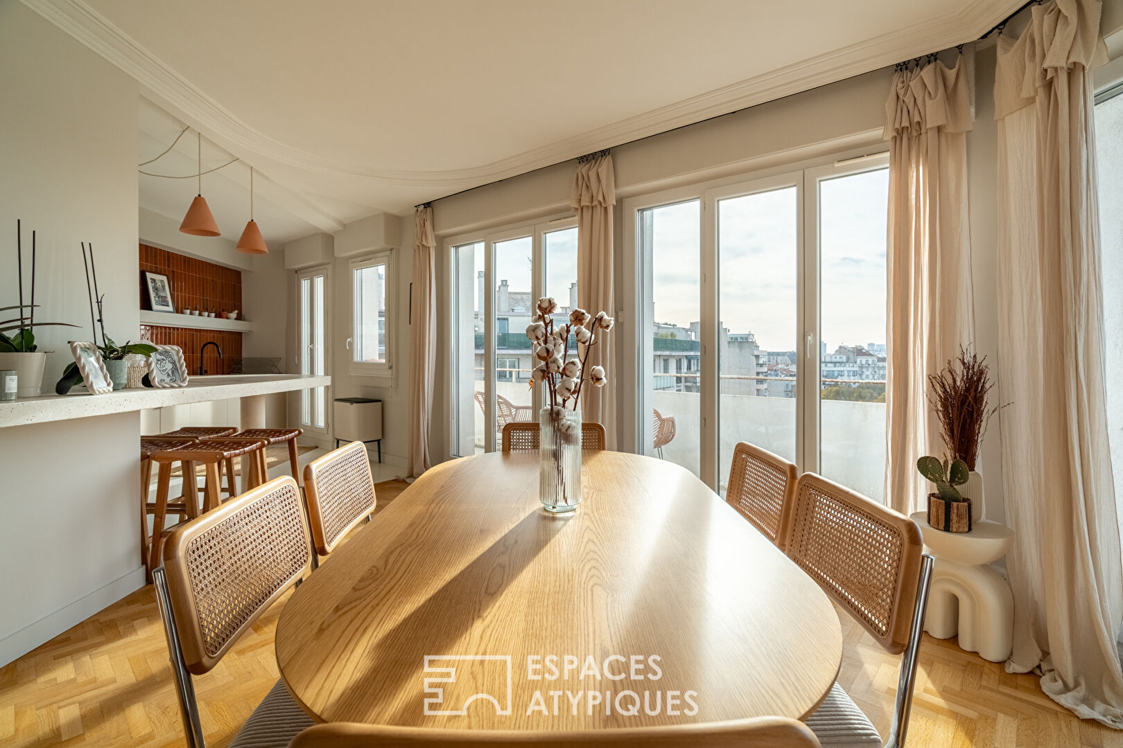 Appartement en étage élevé avec extérieur et vue