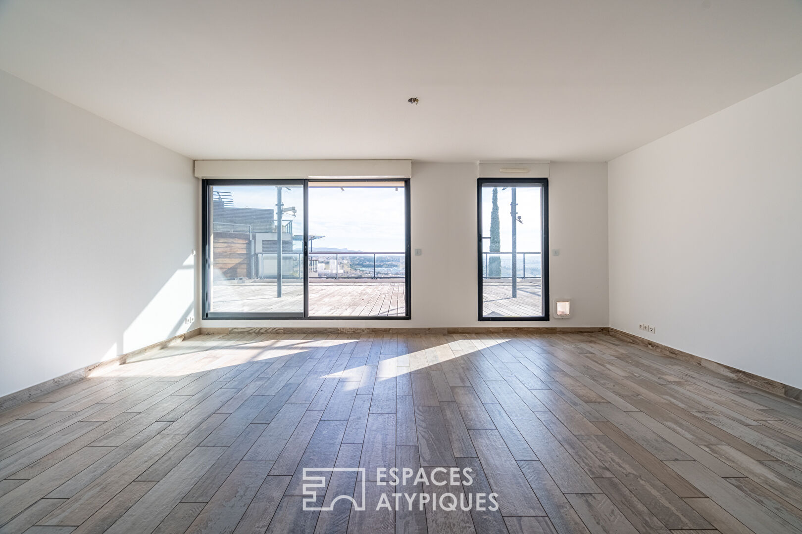 Appartement avec extérieur et vue