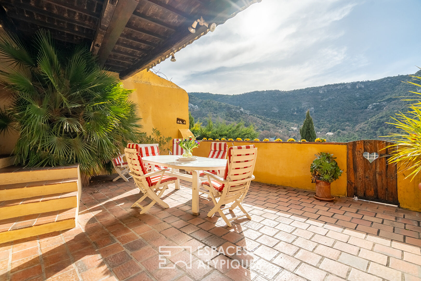 Un ecrin de charme au coeur de la Provence avec avec vue Panoramique