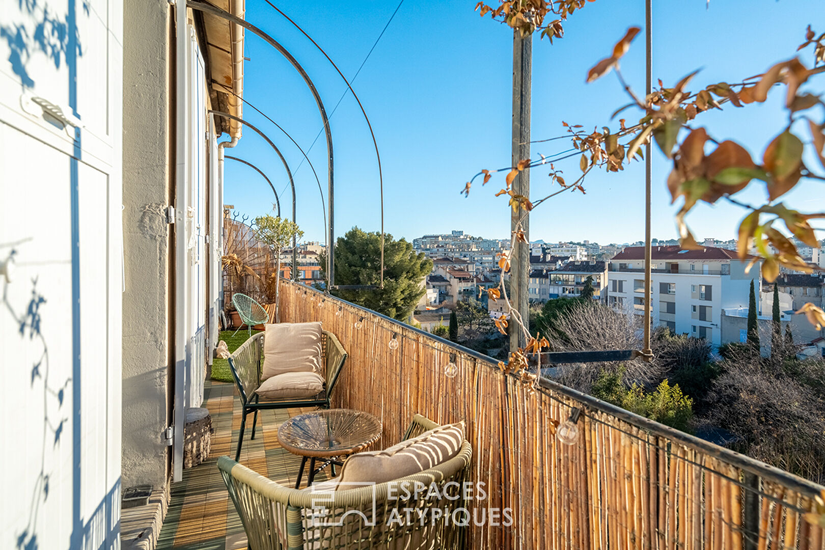 Appartement rénové en étage élevée avec vue dégagée