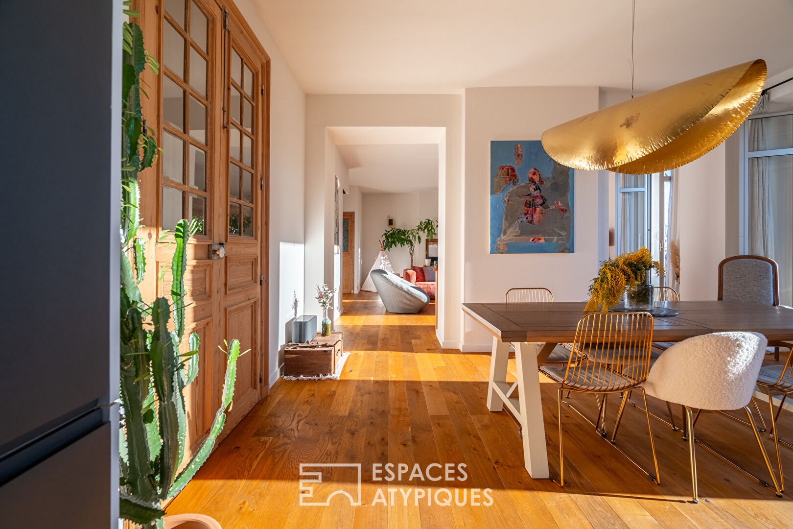 Appartement rénové en étage élevée avec vue dégagée