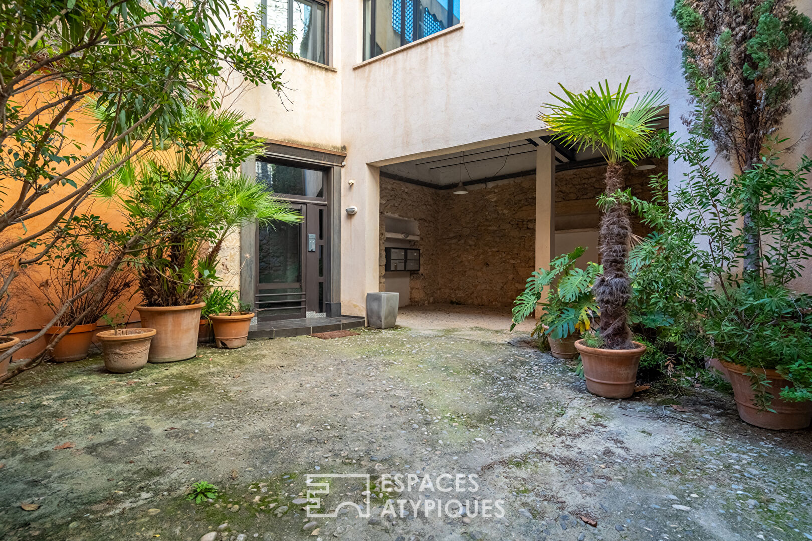 Architect’s loft with exterior in a former factory