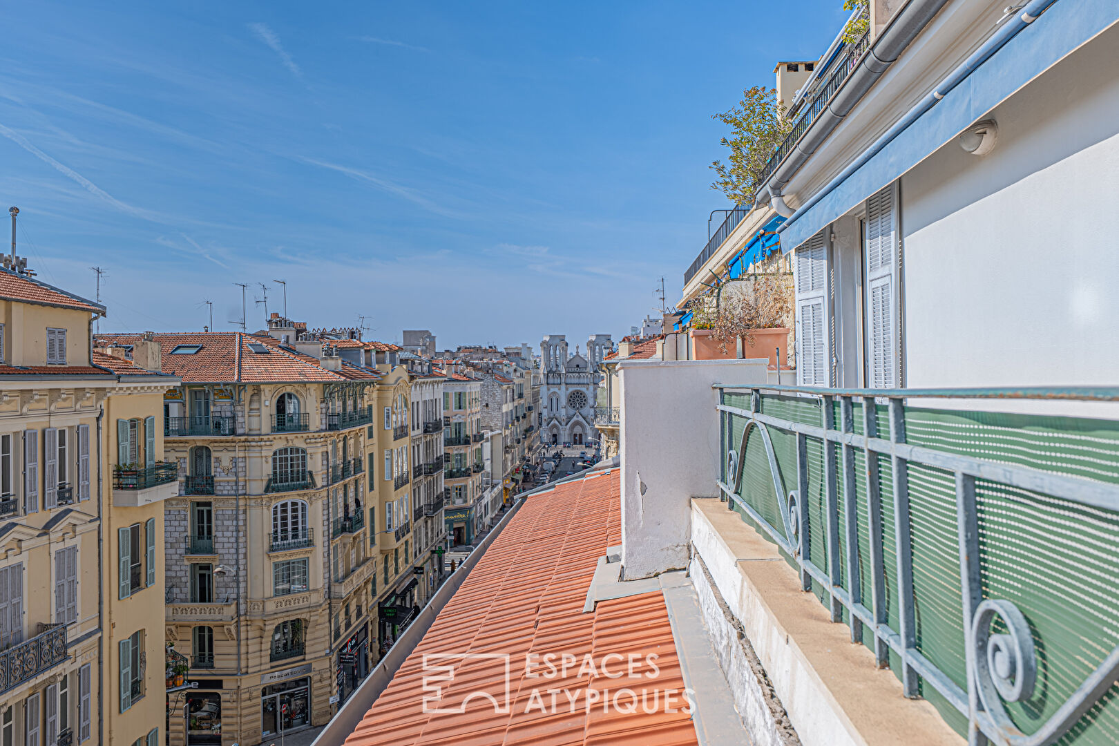 Loft d’exception situé au dernier étage avec extérieur