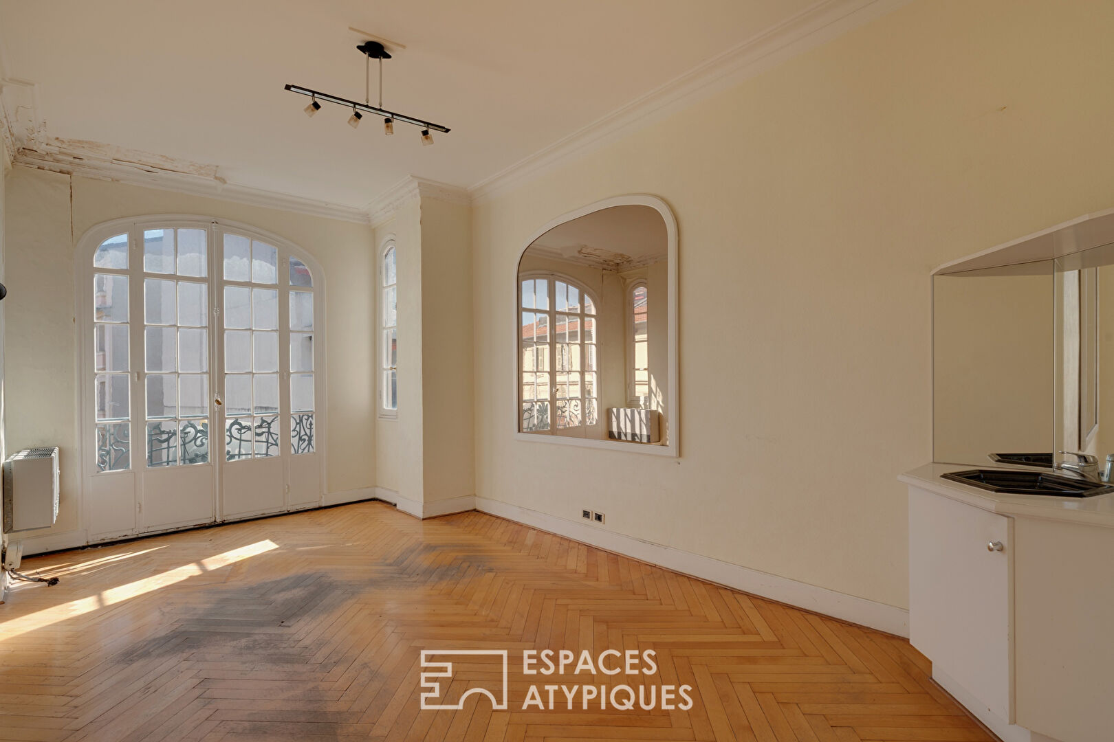 Appartement  bourgeois à rénover au coeur du Carré d’Or