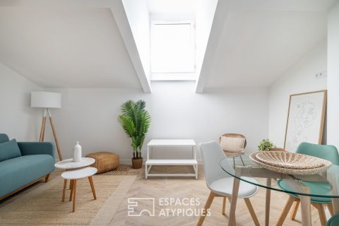 Two rooms renovated in a building of character in Nice