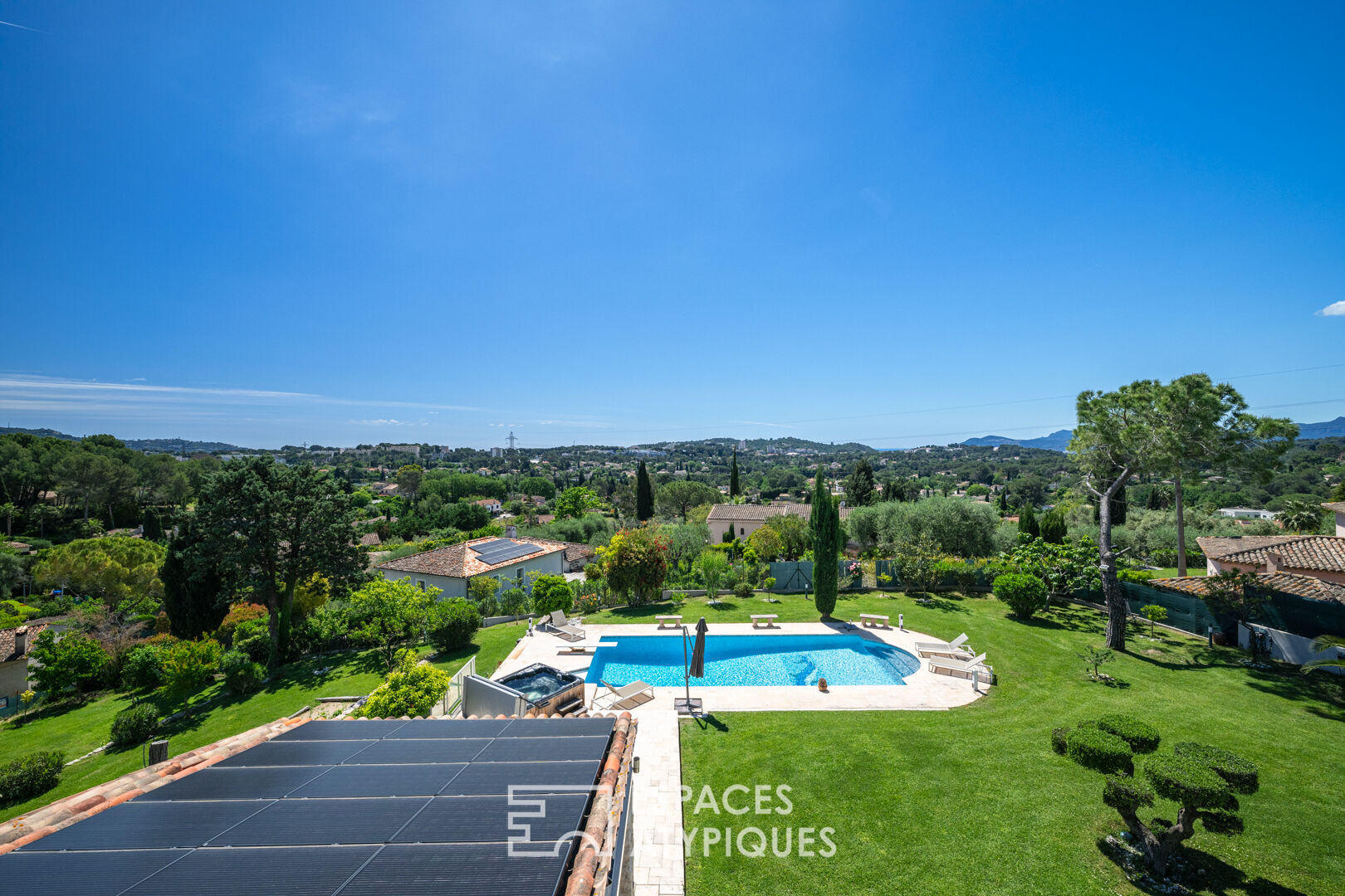 Charming property with swimming pool in Mougins