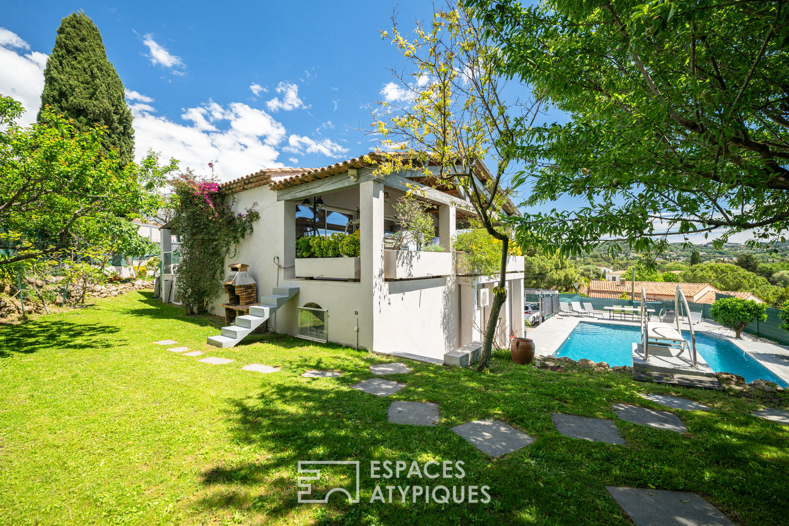 Charming property with swimming pool in Mougins