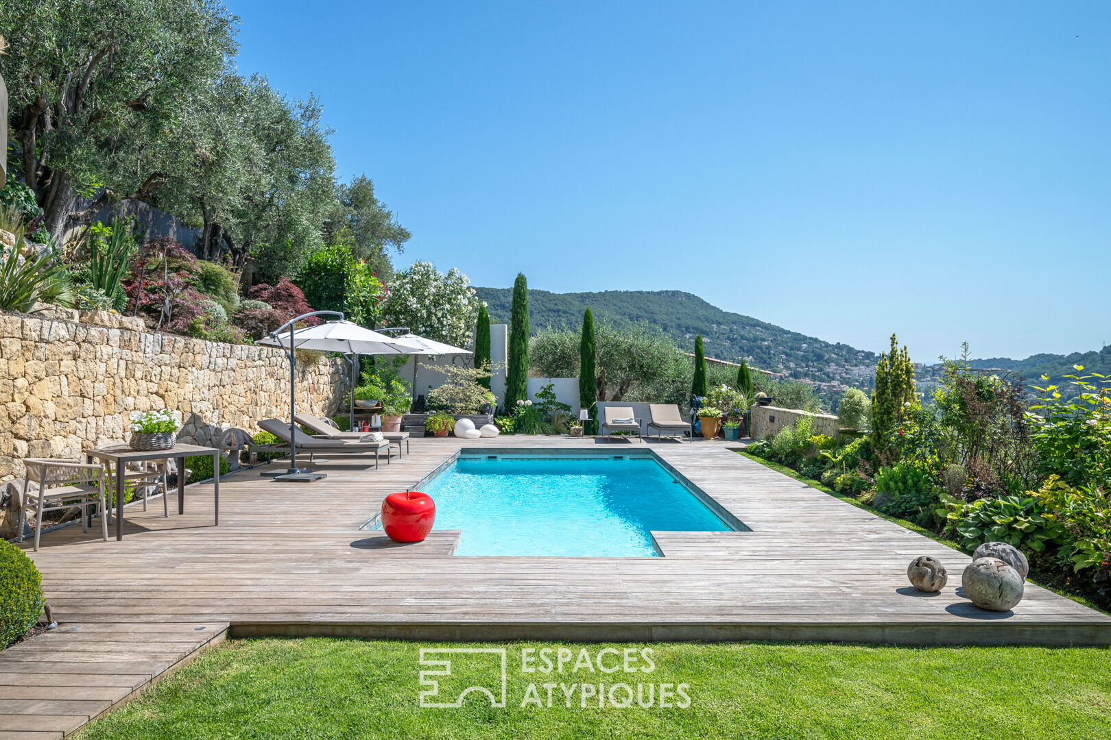 Magnificent villa of 144sqm with panoramic view – Grasse Magagnosc
