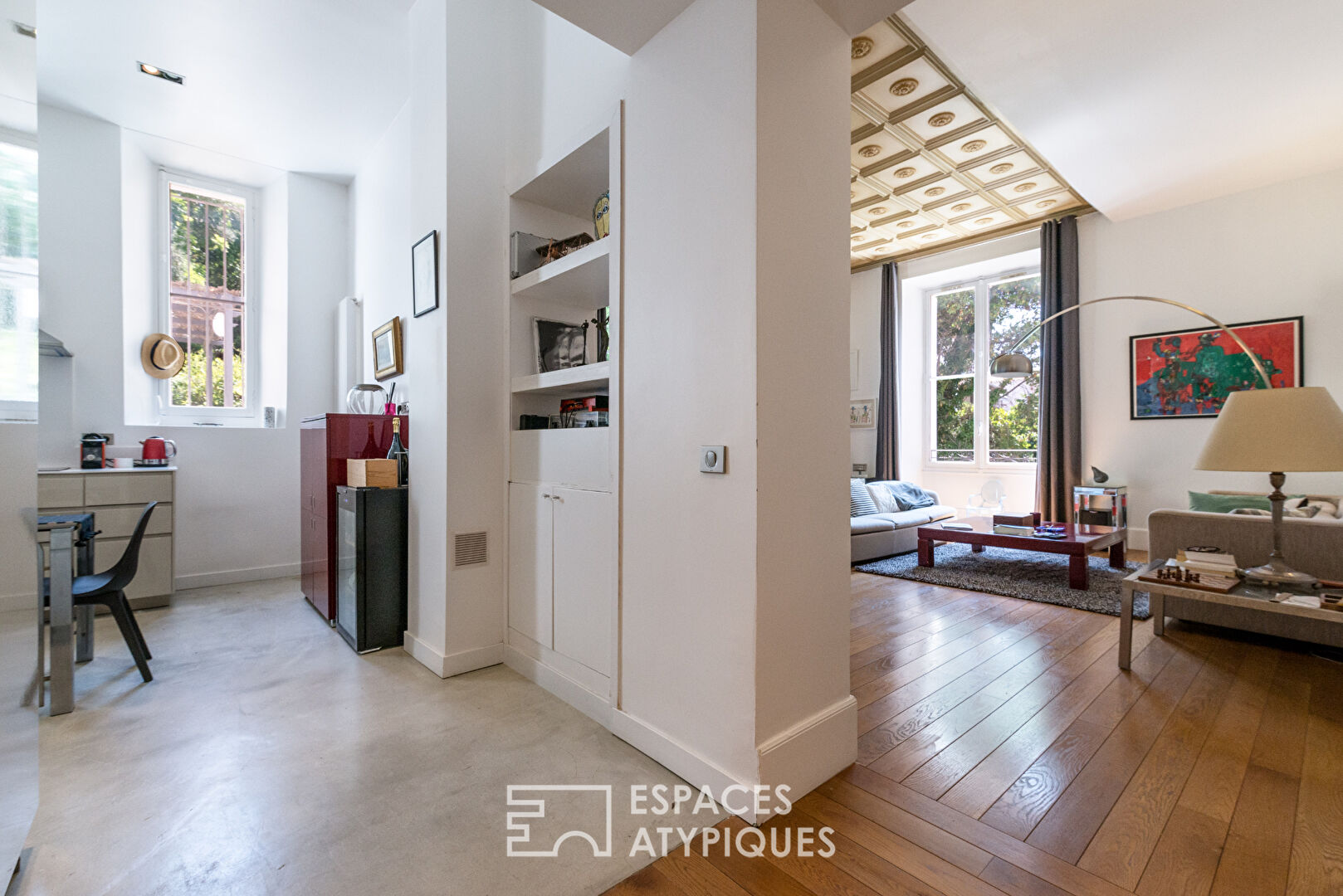 Beautiful apartment with garden in bourgeois house