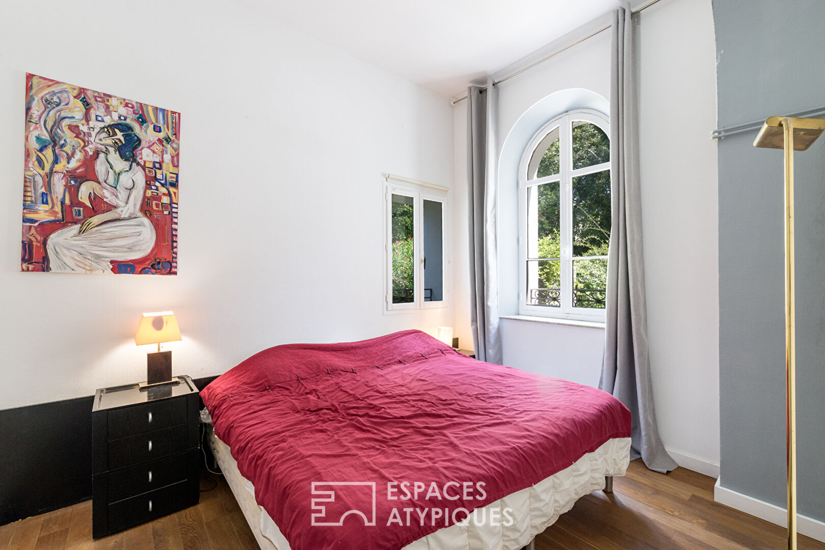 Beautiful apartment with garden in bourgeois house