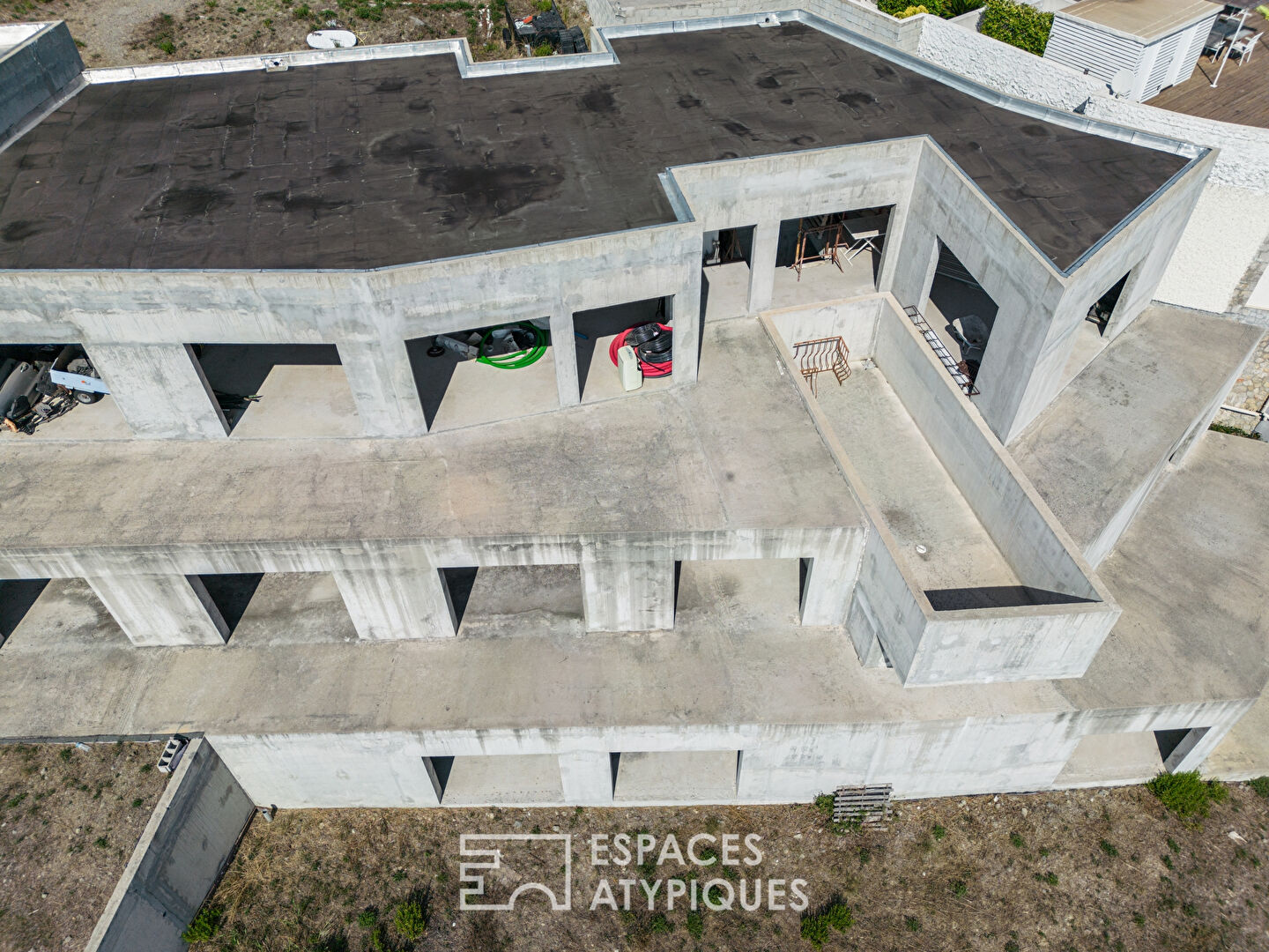 Villa Californienne prête à finir avec vue mer panoramique.