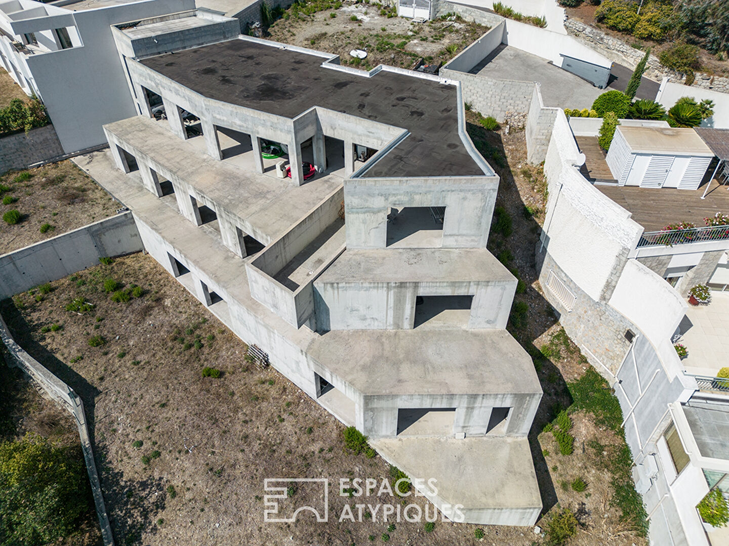 Villa Californienne prête à finir avec vue mer panoramique.