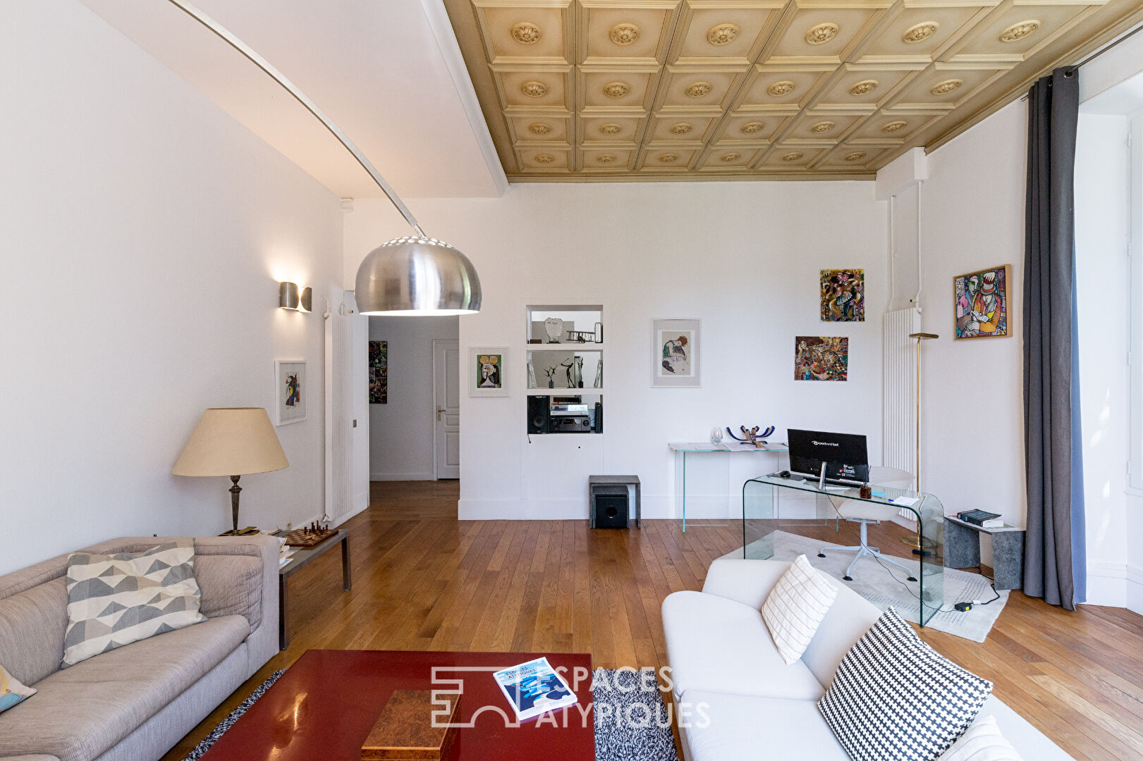 Beautiful apartment with garden in bourgeois house