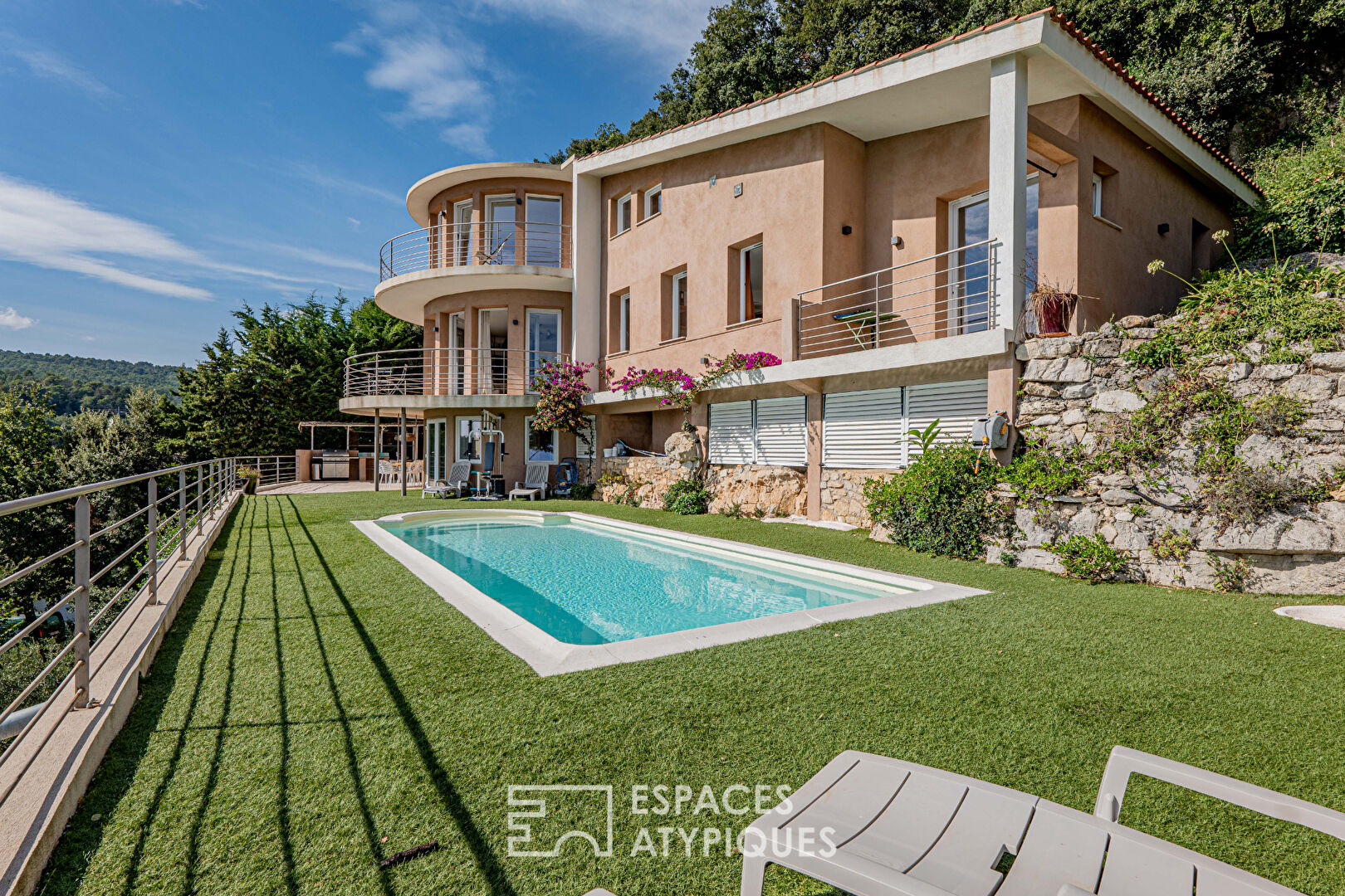 Architect’s house with swimming pool and sea view – Grasse