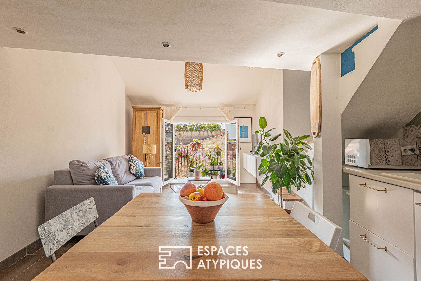 Appartement de charme rénové au coeur du village de Mougins