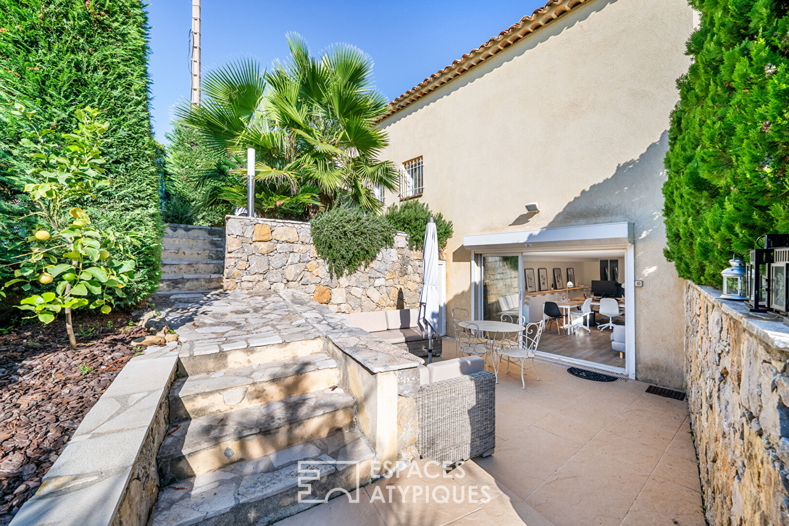 Magnificent 233sqm villa with sea view, on the heights of Vallauris