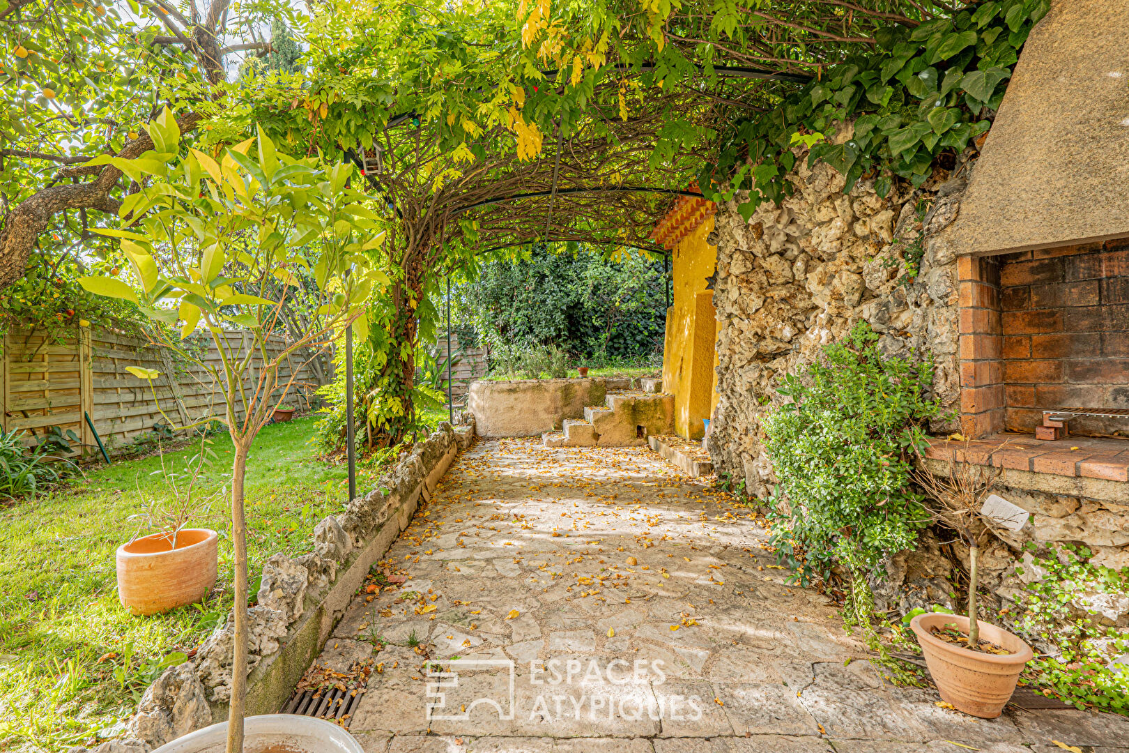 Maison de parfumeur avec piscine et vue mer à Grasse