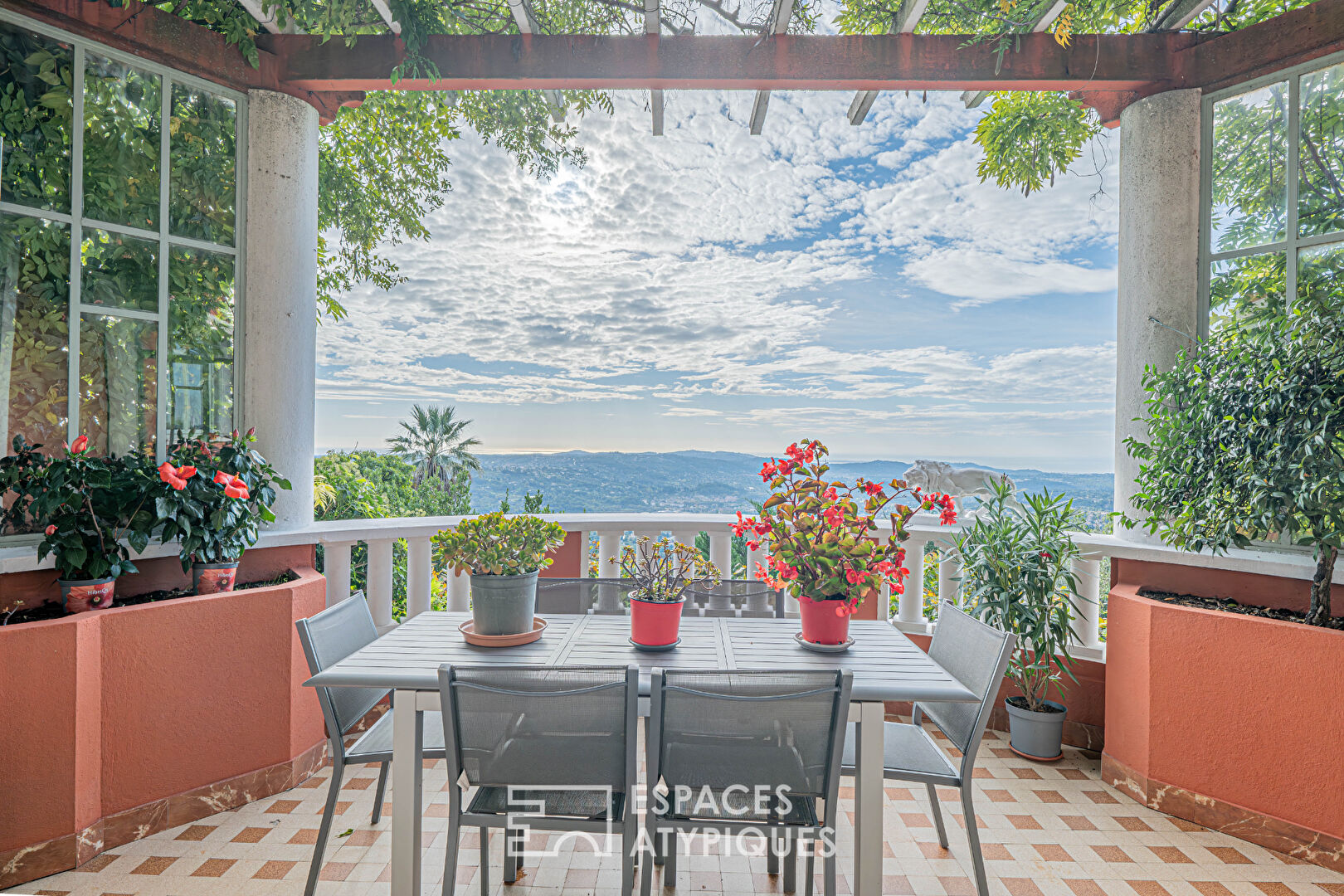 Maison Belle Époque avec piscine et vue mer à Grasse