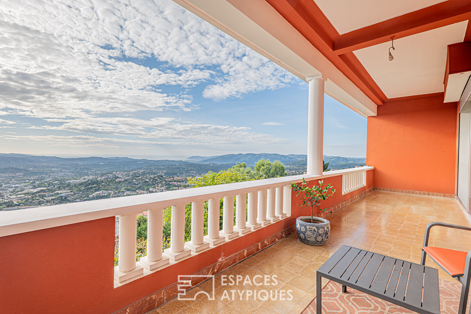 Maison Belle Époque avec piscine et vue mer à Grasse