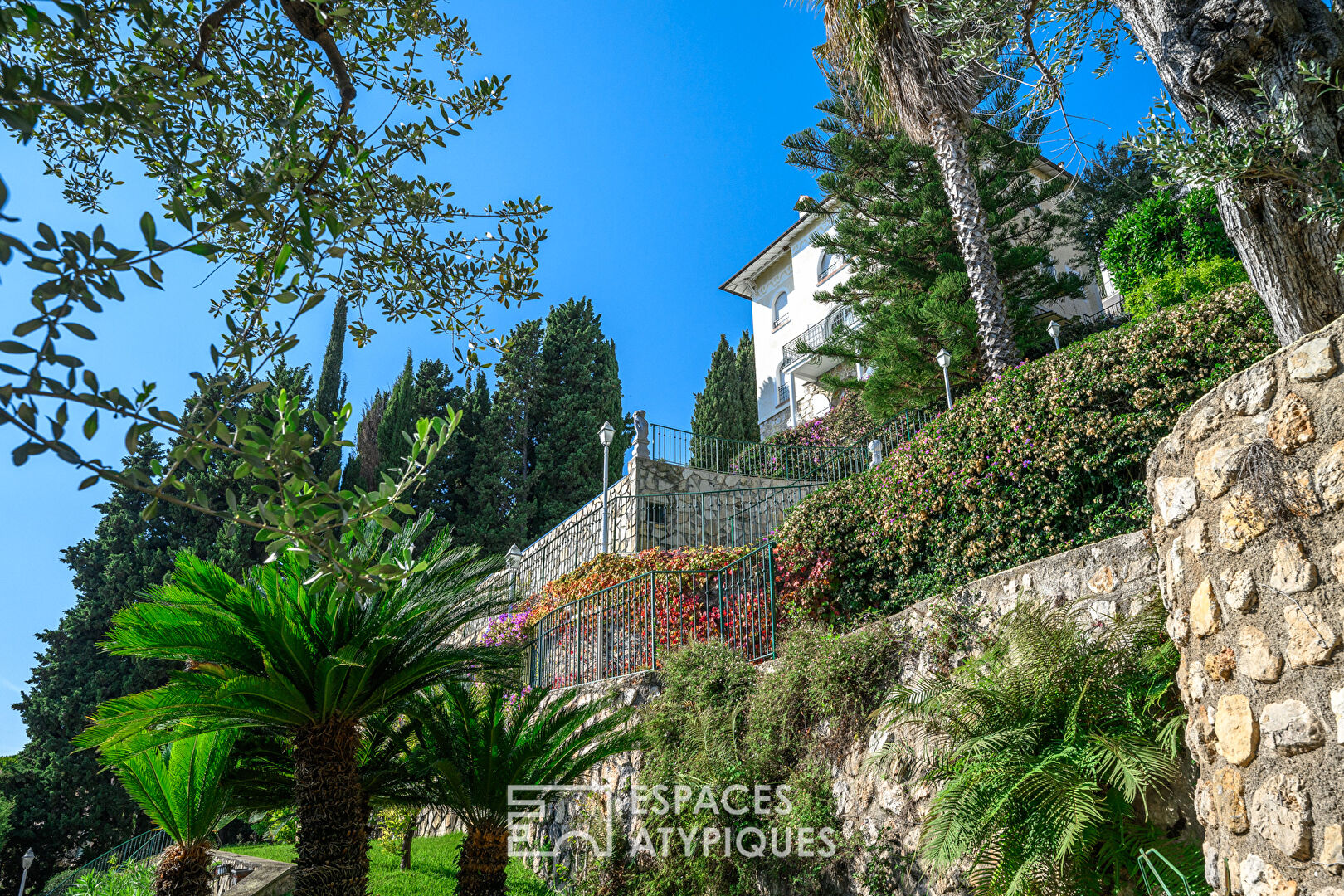 Exceptional villa in a dominant position in Roquebrune Cap Martin