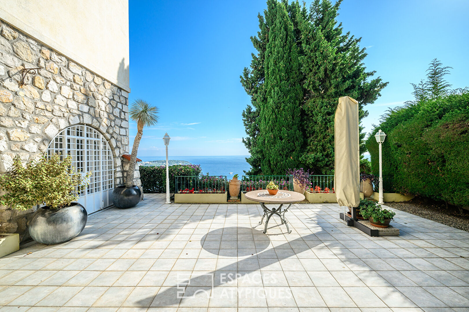 Exceptional villa in a dominant position in Roquebrune Cap Martin