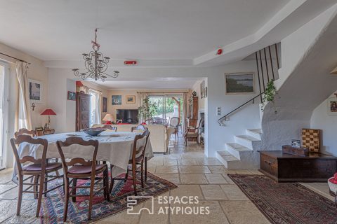 Charming family home with swimming pool in Valbonne