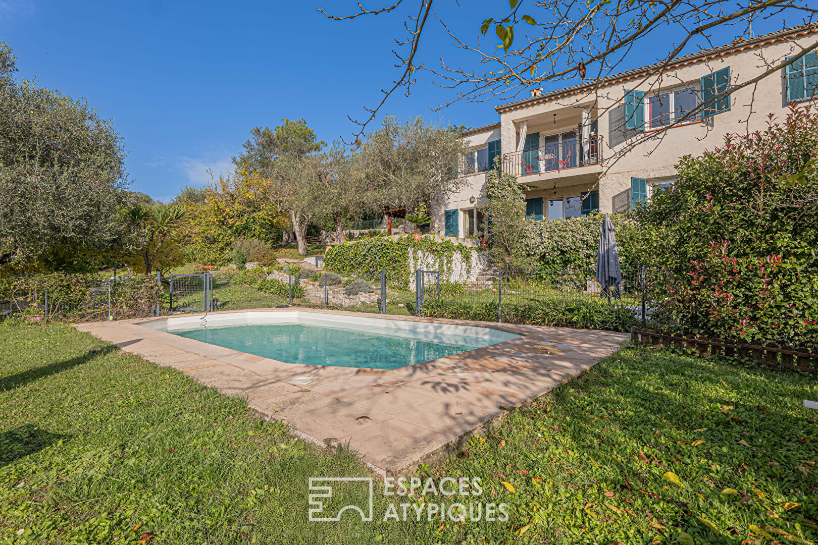 Charming family home with swimming pool in Valbonne