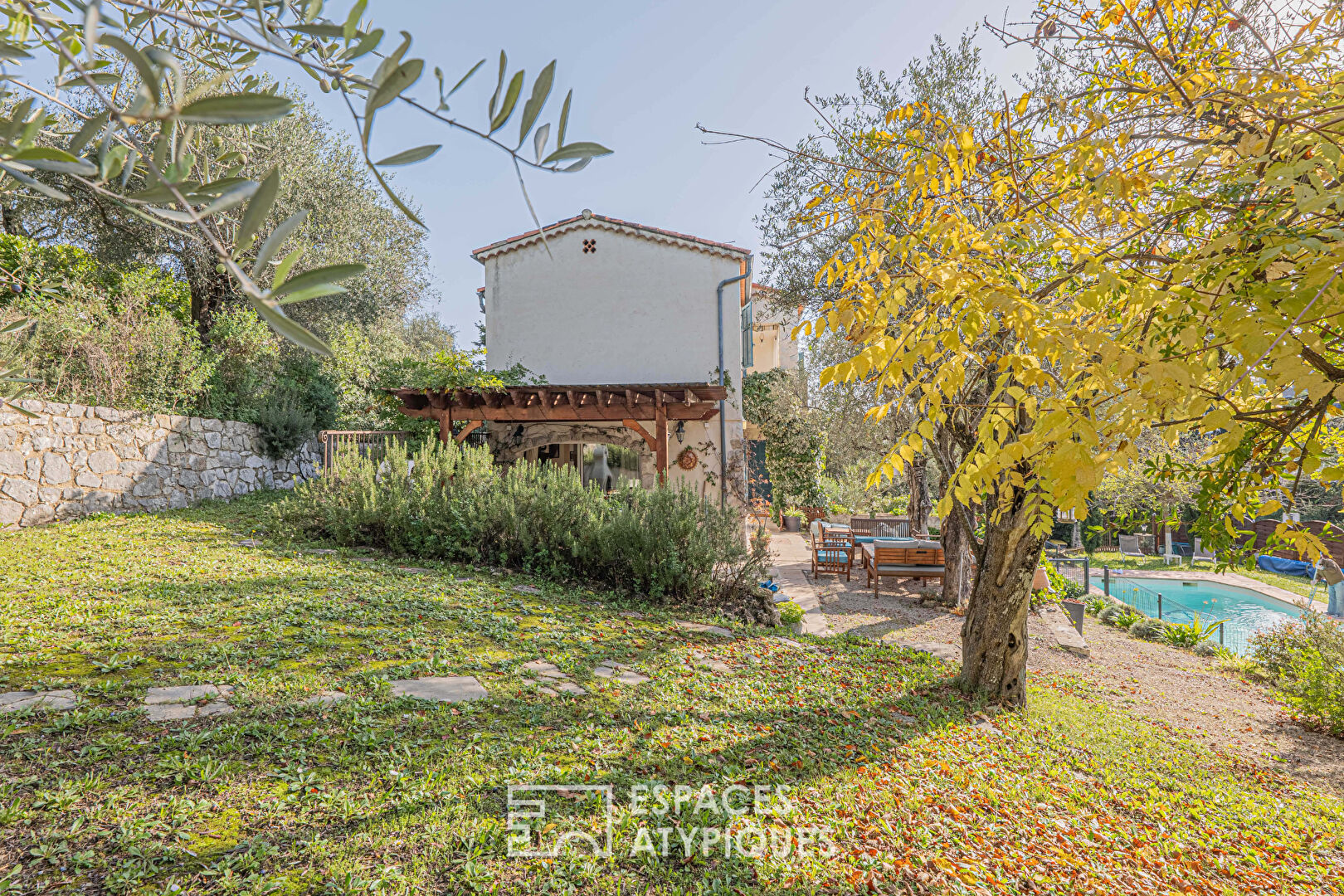 Charming family home with swimming pool in Valbonne