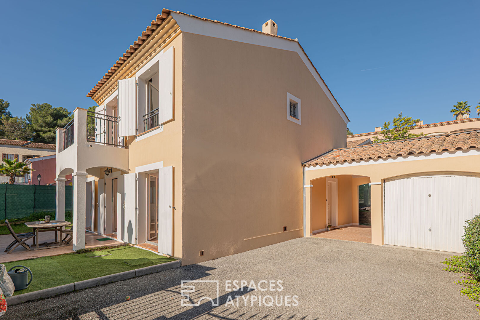 Vaugrenier Provencal Villa facing south in Villeneuve-Loubet