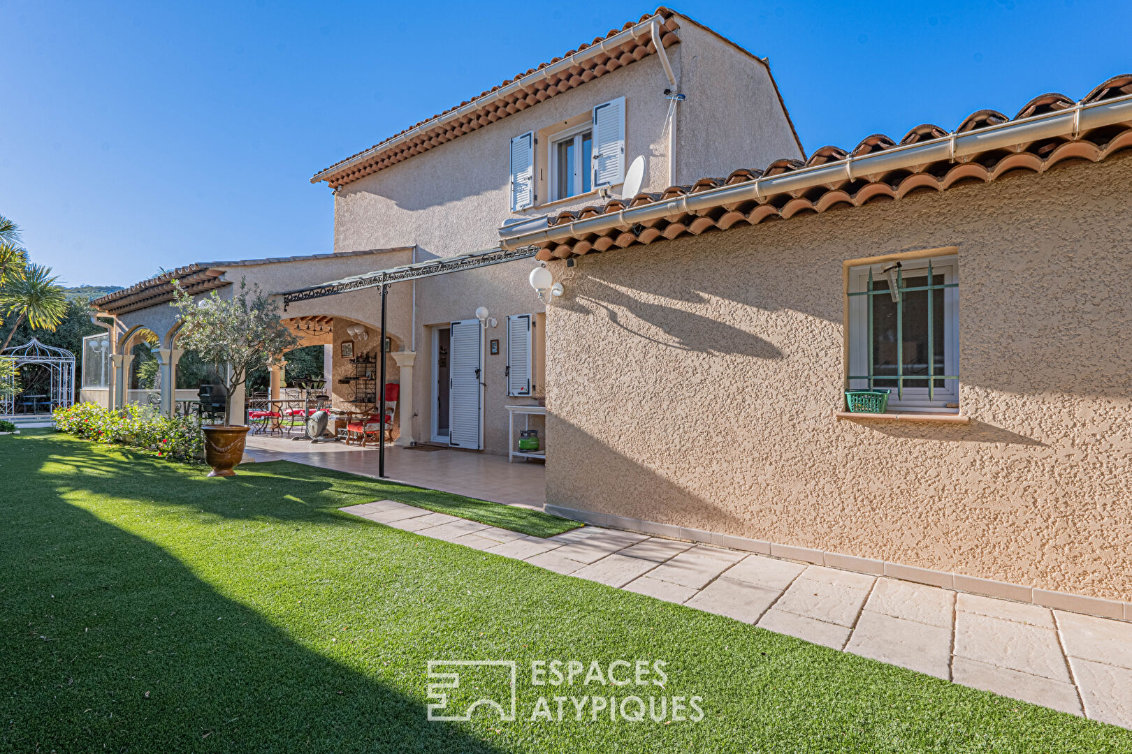 Villa provençale au calme à La Roquette-sur-Siagne