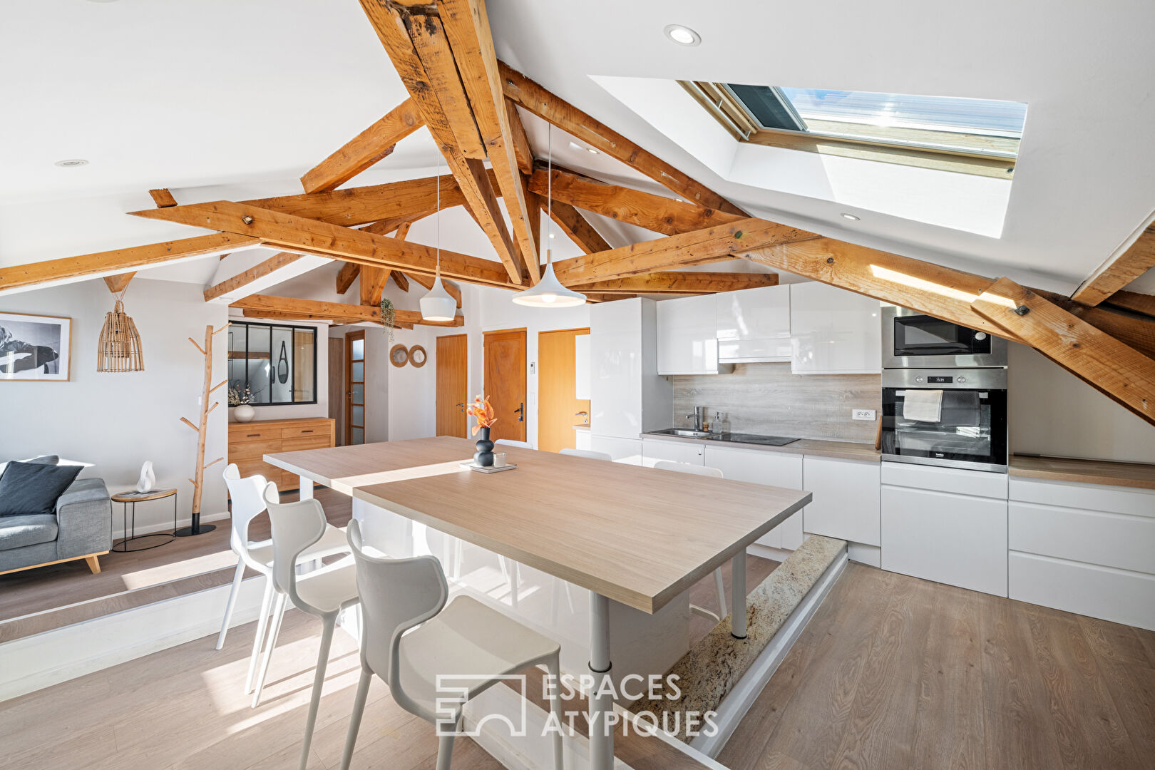 Charming setting under the roofs with Tropézienne