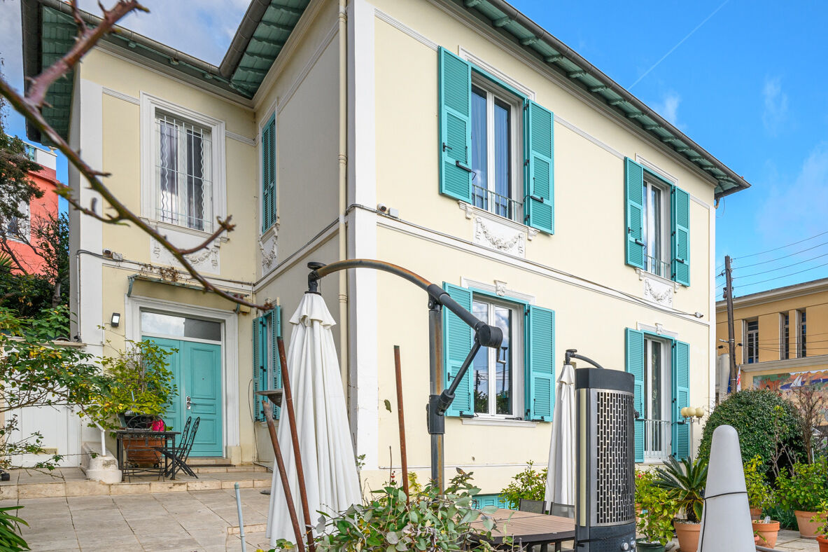 Maison d’époque située à distance de marche du centre et de la plage