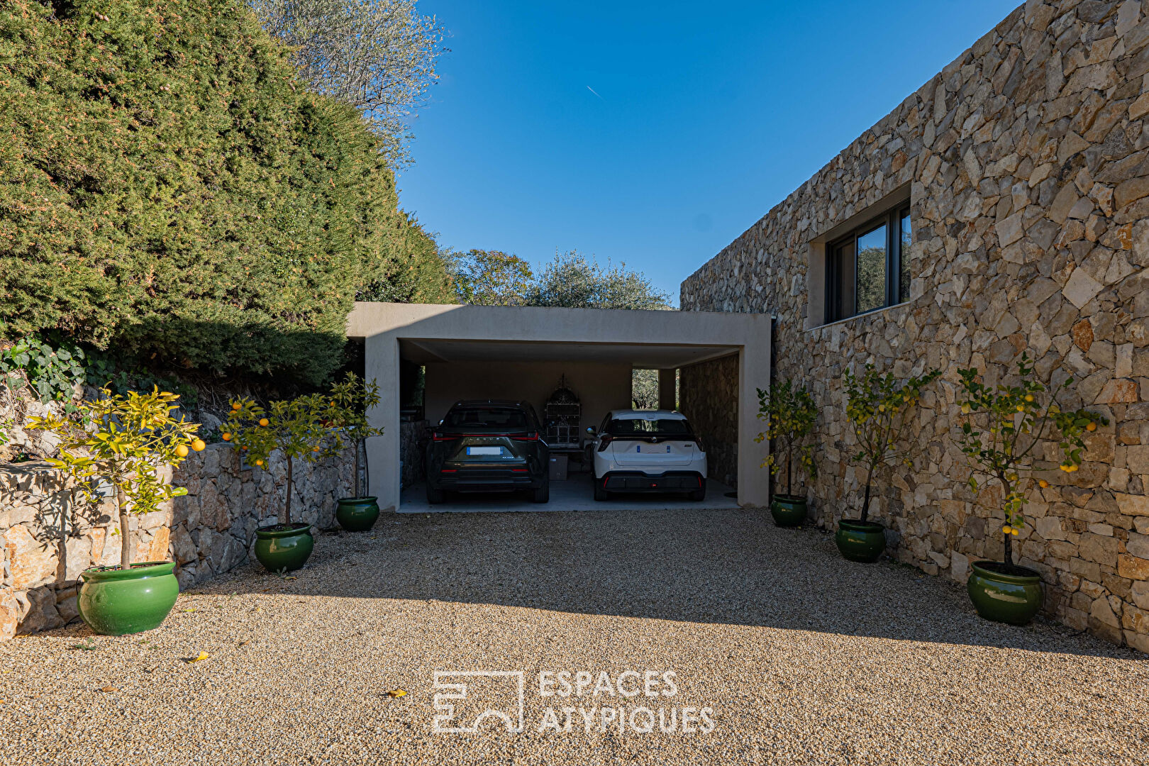 Maison d’architecte baignée de lumière – Domaine privé sécurisé à Grasse