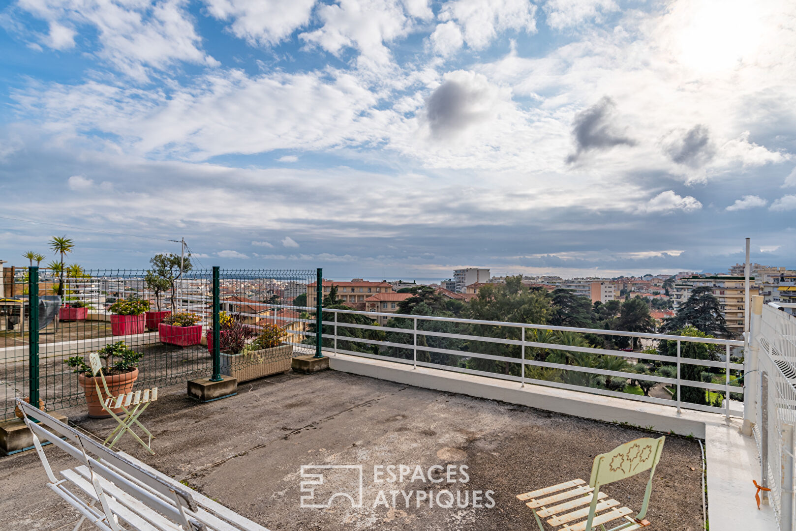 Top floor apartment with private rooftop