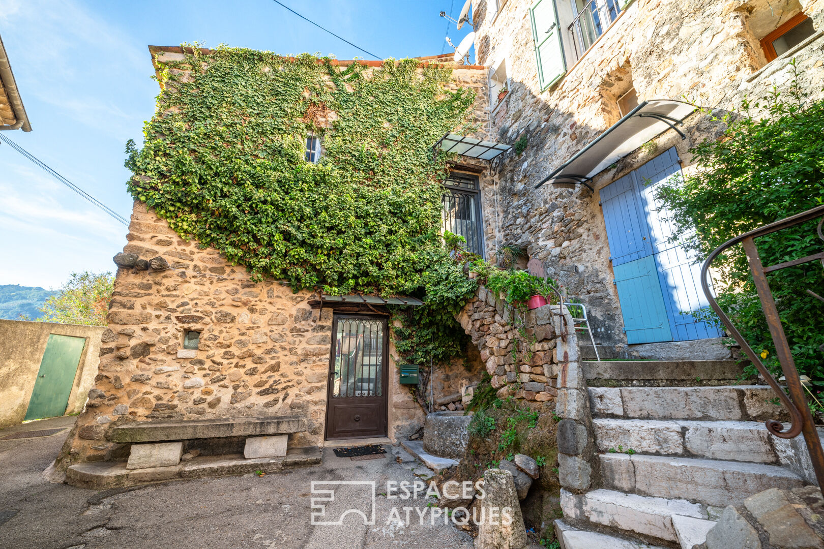 Maison dans un village provençale à l’architectue médivial à Auribeau-sur Siagne