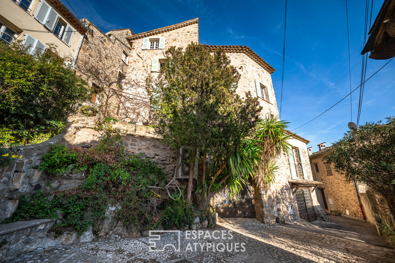 Maison dans un village provençale à l’architectue médivial à Auribeau-sur Siagne