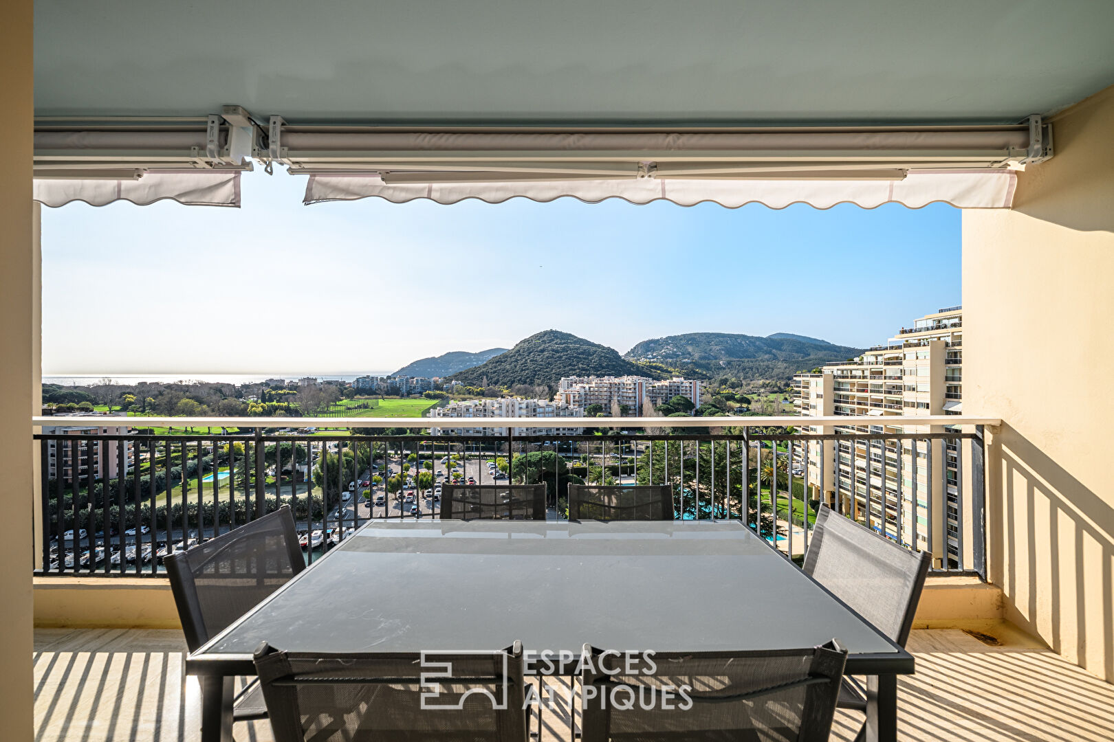 Spacieux appartement T2 de 69m² avec vue mer à Cannes Marina